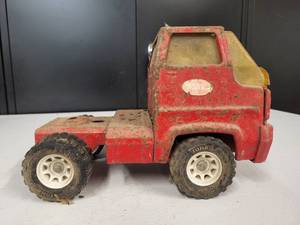 lot 76 image: Tonka Tractor No Trailer