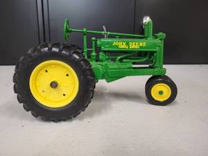 lot 86 image: John Deere Model Unknown Tractor 116 Scale