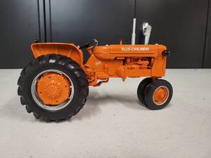 lot 89 image: Allis-Chalmers Model D14 Tractor 116 Scale