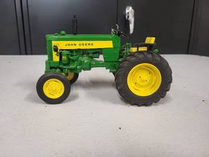 lot 91 image: John Deere Model 330 Tractor 116 Scale