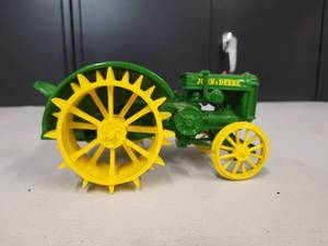lot 96 image: John Deere Tractor Clock 116 Scale