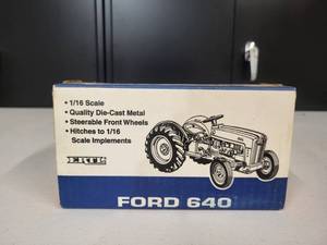 lot 101 image: Ford Model 640 Tractor 116 Scale
