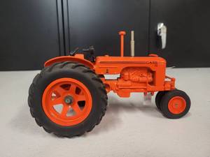 lot 102 image: Case Model DC Tractor 116 Scale
