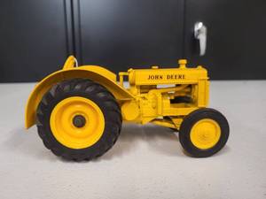 lot 104 image: John Deere Tractor Model unknown 116 Scale