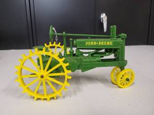 lot 110 image: John Deere Model A Tractor 116 Scale