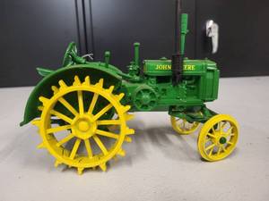 lot 114 image: John Deere General Purpose Tractor 116 Scale