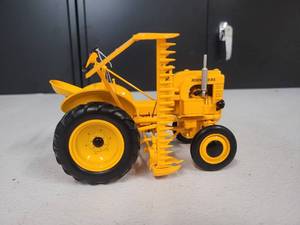 lot 117 image: John Deere Model Unknown with Sickle Mower 116 Scale