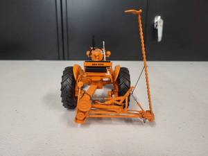 lot 120 image: John Deere Model M1 Tractor with Sickle Mower 116 Scale