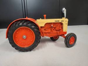 lot 124 image: Case Model 600 Tractor 116 Scale