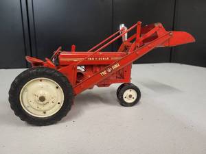 lot 130 image: Tru Scale T-5 Tractor 116 Scale