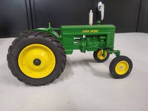 lot 135 image: John Deere Model MT Tractor 116 Scale