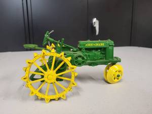 lot 139 image: John Deere General Purpose Wide Tread Tractor 116 Scale