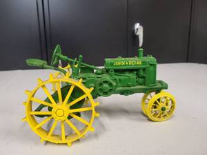 lot 140 image: John Deere General Purpose Wide Tread Tractor 116 Scale