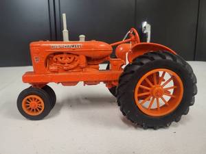 lot 141 image: Allis-Chalmers Model WD45 Tractor 116 Scale