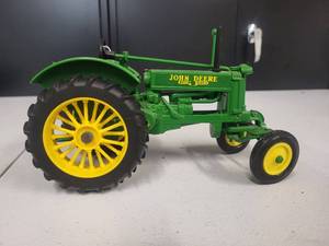 lot 145 image: John Deere Model BW Tractor 116 Scale