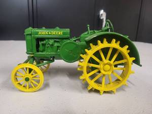 lot 149 image: John Deere Model Unknown Tractor 116 Scale