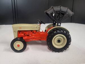 lot 150 image: Ford Model Unknown Tractor with Canopy 116 Scale