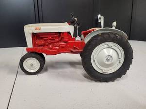 lot 164 image: Ford Model Unknown Tractor