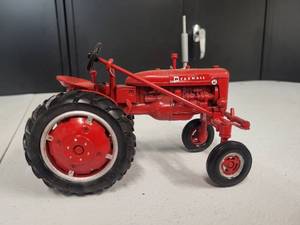 lot 165 image: McCormick Farmall Model Super AV Tractor