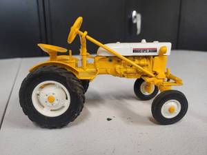 lot 169 image: International Cub Tractor
