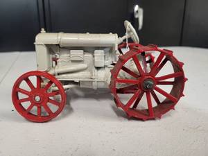 lot 181 image: Fordson Model Unknown Tractor