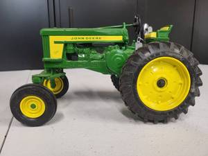 lot 184 image: John Deere Model 720 Tractor 116 Scale
