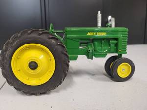 lot 187 image: John Deere Model MT Tractor 116 Scale