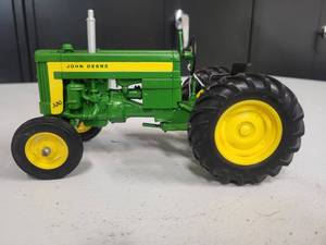 lot 188 image: John Deere Model 320 Tractor 116 Scale