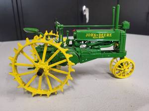 lot 200 image: John Deere Model A Tractor 116 Scale
