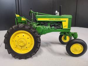 lot 201 image: John Deere Model 620 Tractor 116 Scale