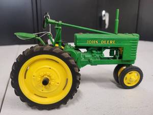 lot 205 image: John Deere Model H Tractor