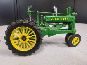 lot 207 image: John Deere Tractor Model A 116 Scale