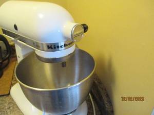 White KitchenAid Countertop Stand Mixer and bowl (no attachments)