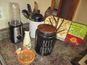 Sangcon personal blender, canister with utensils and decor shown in pics