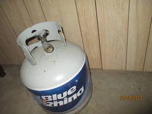 Near full 20lb propane cylinder