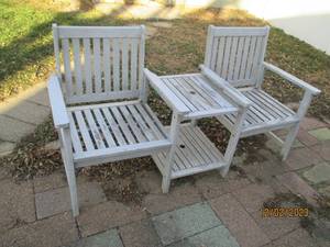 Shabby Chic style 2-person seat with table divider and cut out for an umbrella