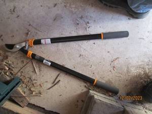 Fiskars outdoor garden lopper