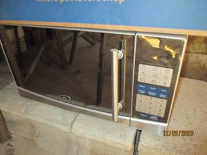 Stainless steel Oster Countertop microwave