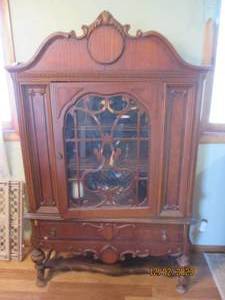 Vintage Wood Mid-height Arched Display Hutch. Approximately 431770