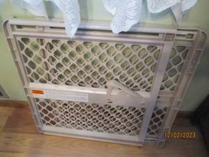Retractable baby or pet gate