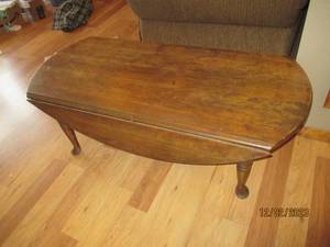 Vintage Wood drop leaf coffee table. measures approximately 482117 with leaves down.