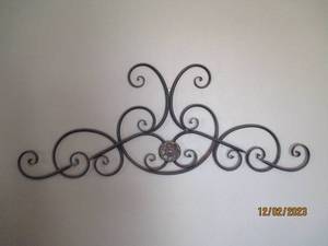 Metal Scroll style design wall decor piece approximately 4817