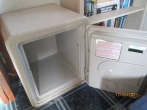 Heavy Duty Sentry 1330 combination floor safe (combination is not known, but safe open making the ability to set a new combination much easier)