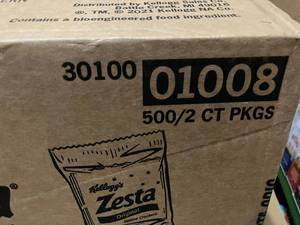 lot 158 image: Zesta Saltine Crackers