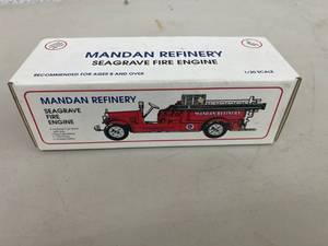 1993 Ertl Mandan Refinery Seagrave Fire Engine in Box