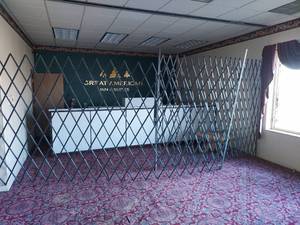 lot 33 image: Expanding Steel Gate