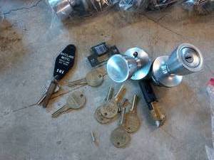 lot 85 image: Hotel Door Locks wKeys
