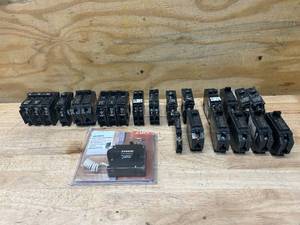 lot 53 image: Lot of 15, 20 and 30 Amp Breakers