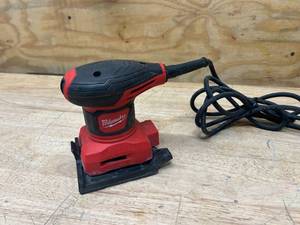 lot 64 image: MILWAUKEE 3 Amp 14 Sheet Corded Palm Sander