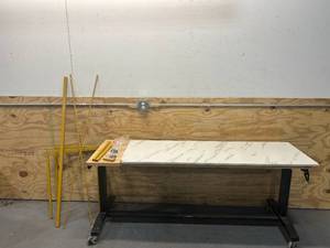 lot 113 image: Faux Marble TableDesk
